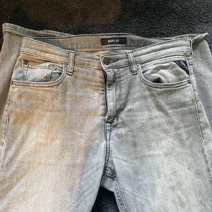 Replay jeans - Säljer dessa riktigt snygga replay jeans i modell thad! Storlek A14 men sitter som 30/30