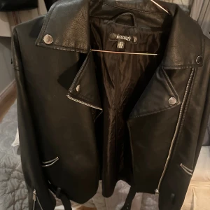 skinnjacka - Missguided storlek 36 Använd fåtal gånger 