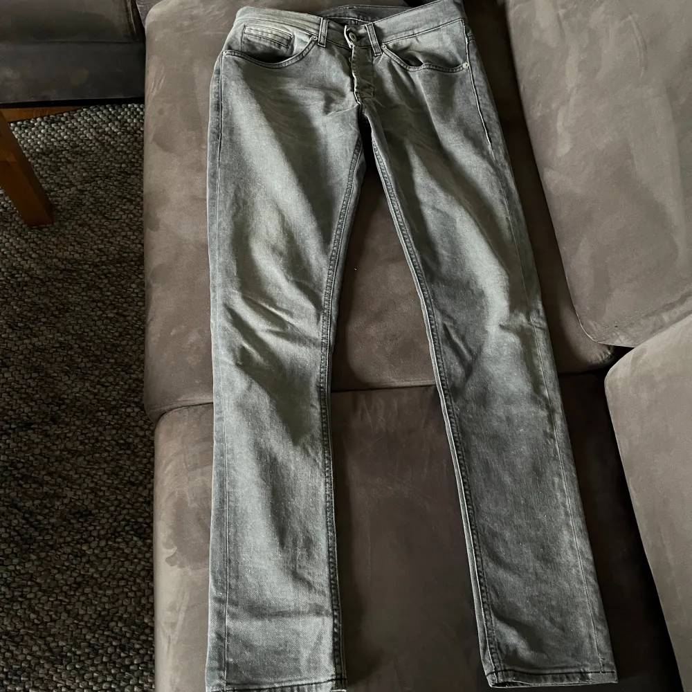 Alla är i storlek 30🔥 Desto fler du köper desto bättre pris🔥 X1 700 X2 1300 X3 1600 X4 2000  . Jeans & Byxor.