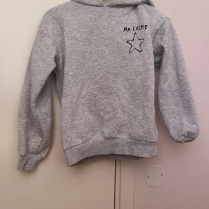 Ma Cherie hoodie  - Ma cherie hoodie från gina Young  Snöret är inuti luvan