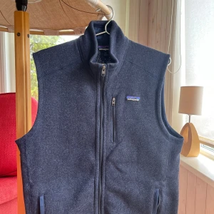 Patagonia vest - Patagonia vest använd ett fåtal gånger storlek M. Passar till det mesta, jag är 186 cm. 