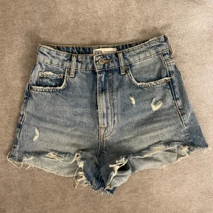 Jeansshorts  - Jeansshorts från Zara.