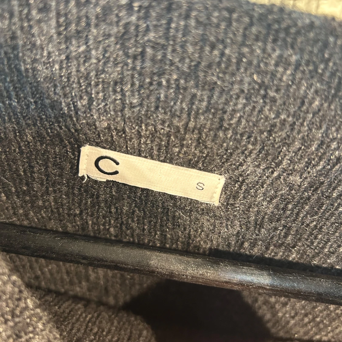 Mörkgrå stickad klänning - 2