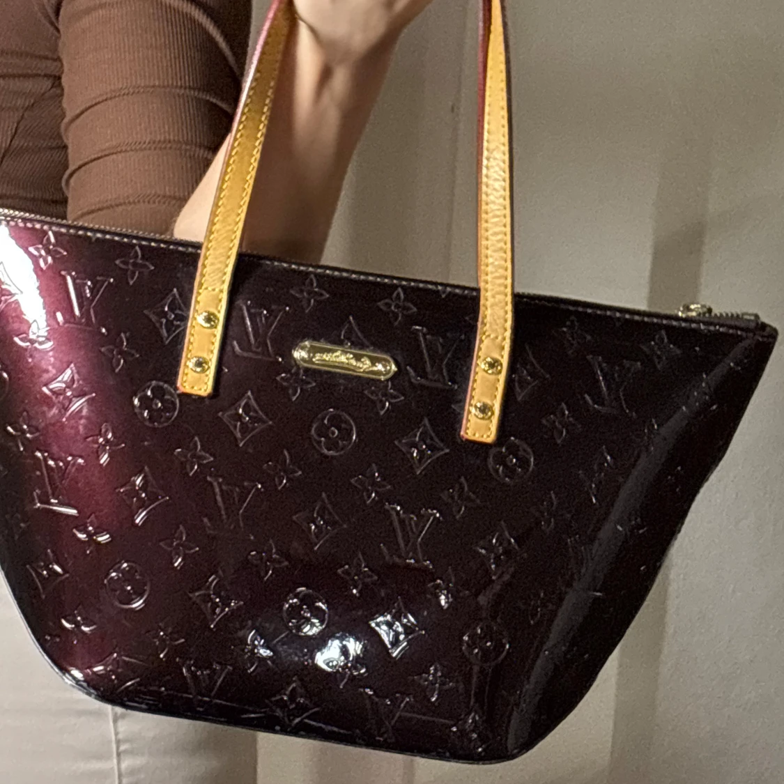 Mörklila handväska med monogram - 3