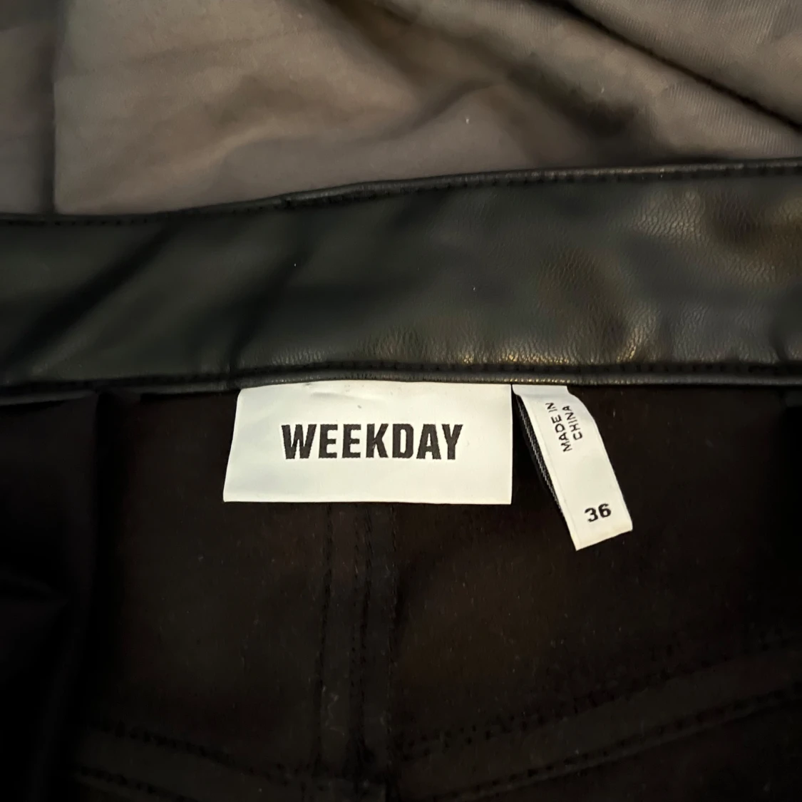 Weekday läderbyxor - 2