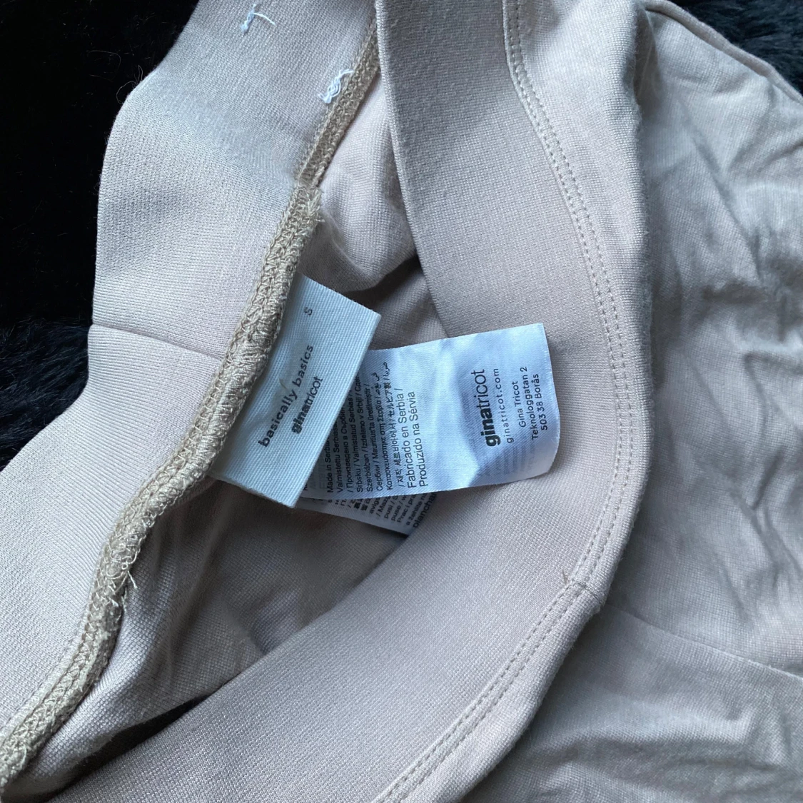 Beige byxor från Ginatricot basically basics - 1