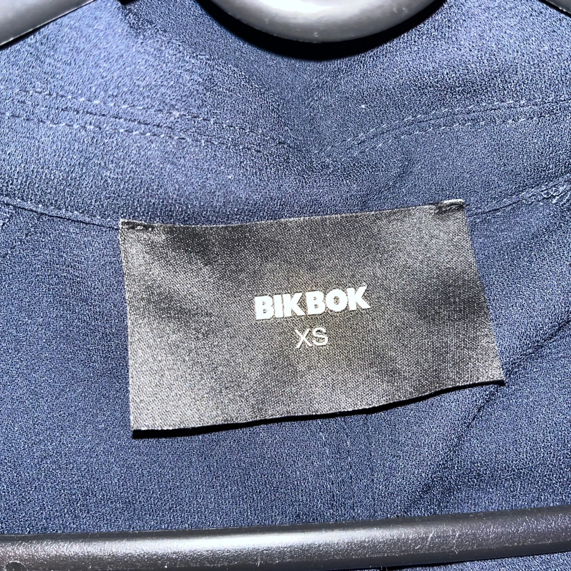 Mörkblå kappa med bälte - 4