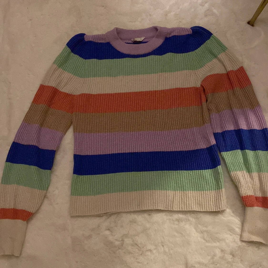 Randig stickad tröja från Cubus