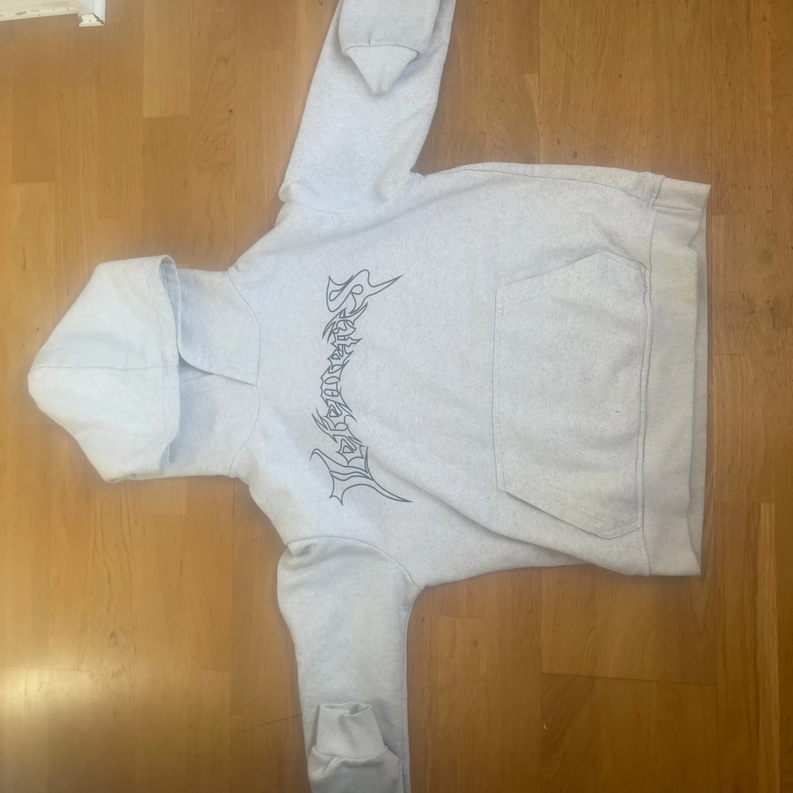 Grå hoodie från Vetements