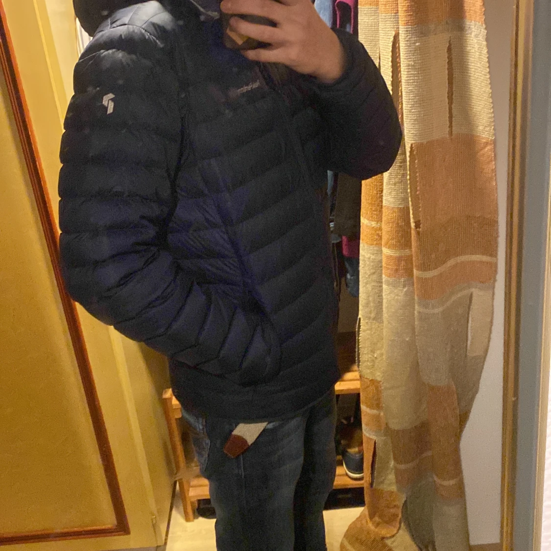 Svart dunjacka från Peak Performance - 90