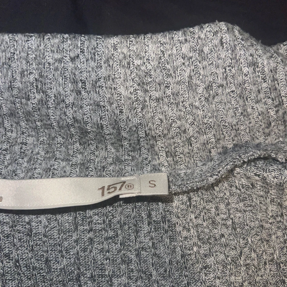 Grå  kofta med dragkedja - 91