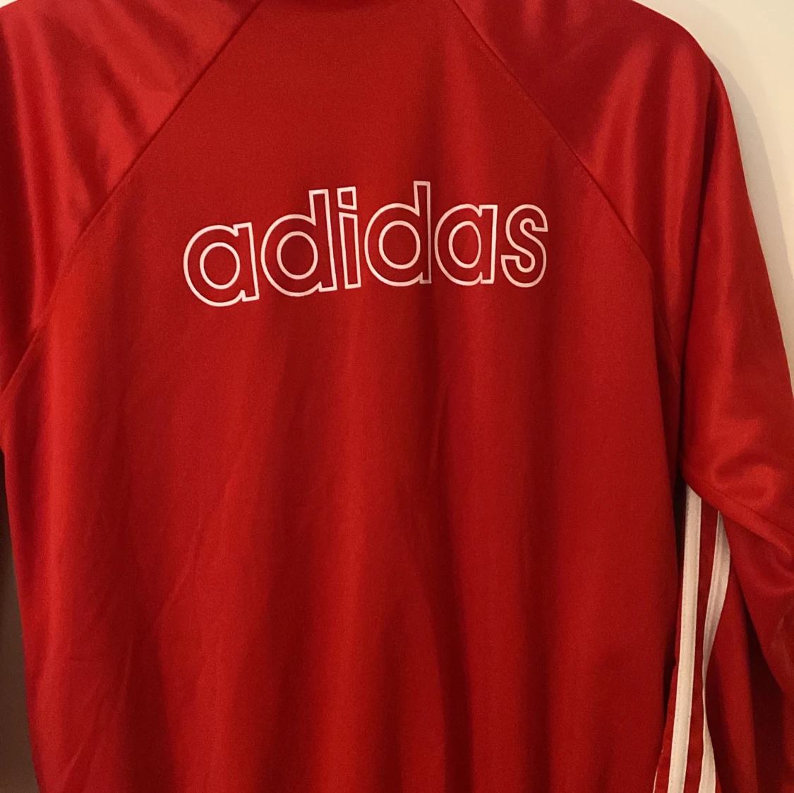 Röd träningsjacka från Adidas - 92