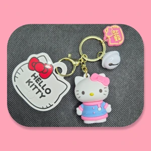 Hello Kitty 🎀 Nyckelring / Väsksmycke  - Så Söt Hello Kitty Nyckelring/Väsksmycke mått se bilder. 🎀Titta igenom alla mina upplagda & köp fler saker i Bundle för att spara på frakten & få allt du köpt i ett & samma paket🎀 För att köpa med Bundle så får du först trycka i "Köp med bundle" sedan väljer du ut allt du vill köpa för att få allt på samma frakt = Billigare 👌 Om du däremot köper fler varor i olika köp blir det egen frakt för varje köp. Önskar du swisha mej, meddela mej vad du vill köpa så ordnar vi det