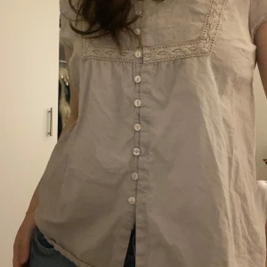 Kortärmad blus  - Fint skick! Sparsamt använd