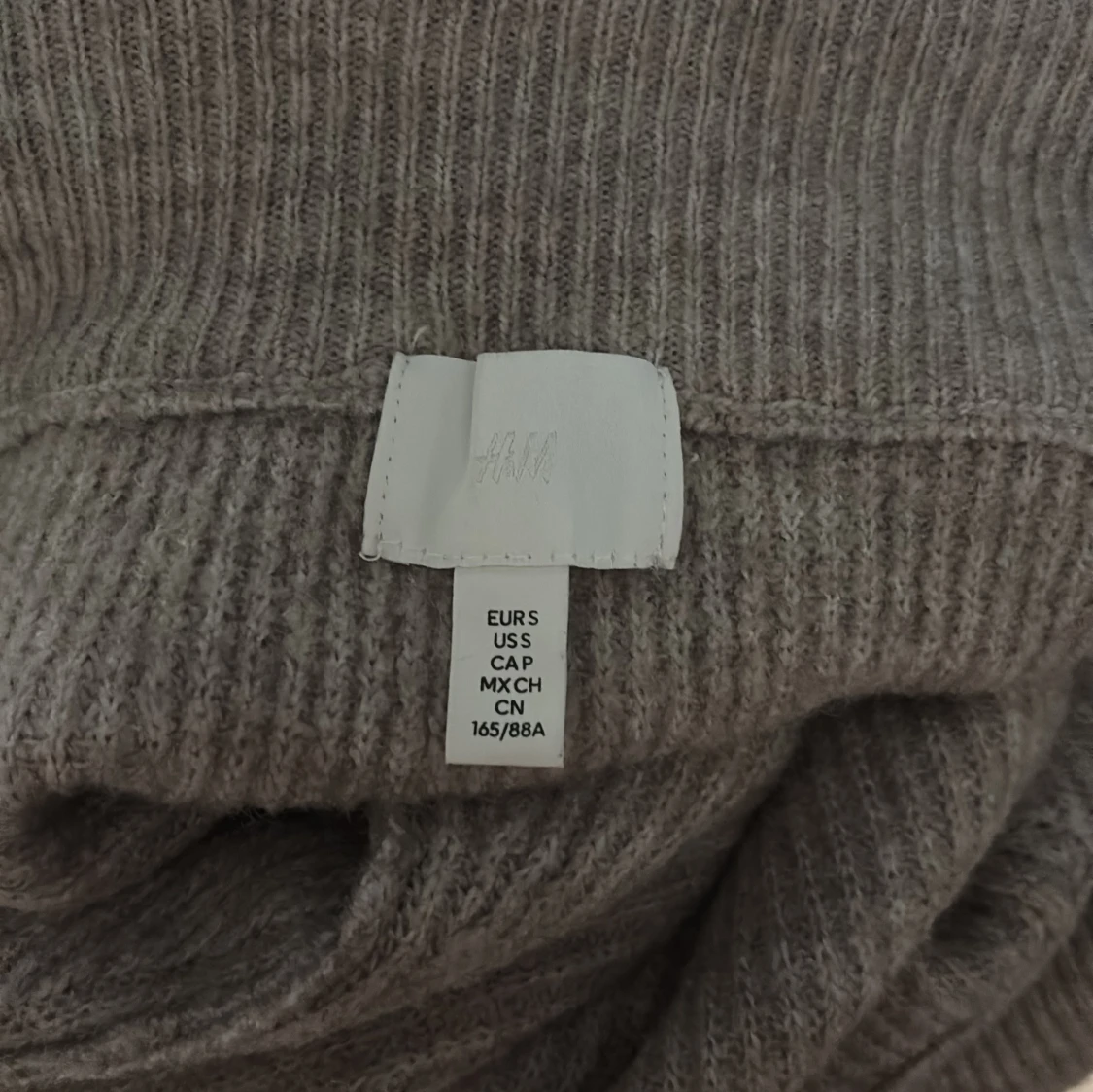 Beige stickad klänning från H&M - 90