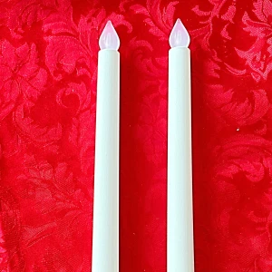 Två led ljus  - Två vita batteridrivna ljus från Ikea Med timer