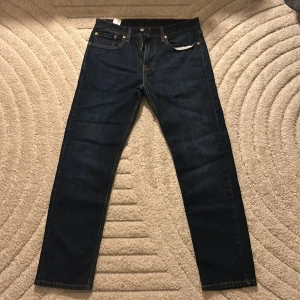 Levis 502 - Knappt använda Levis 502 slim tapered. Storlek 31/32