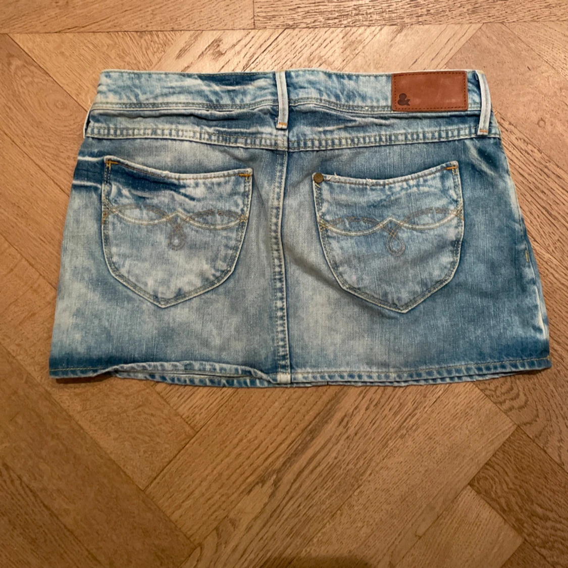 Ljusblå jeanskjol - 92