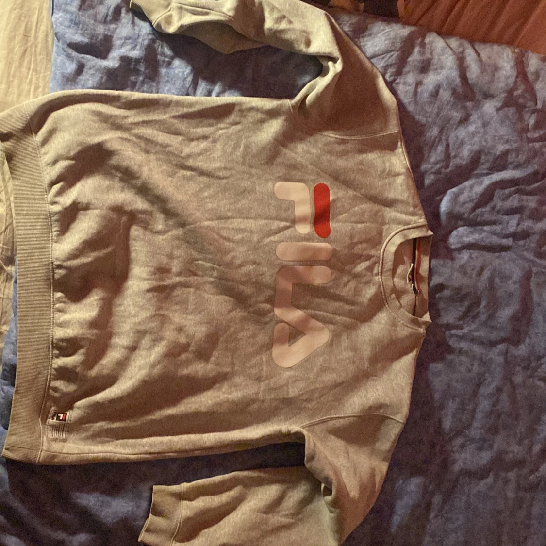 Grå sweatshirt från Fila - 90