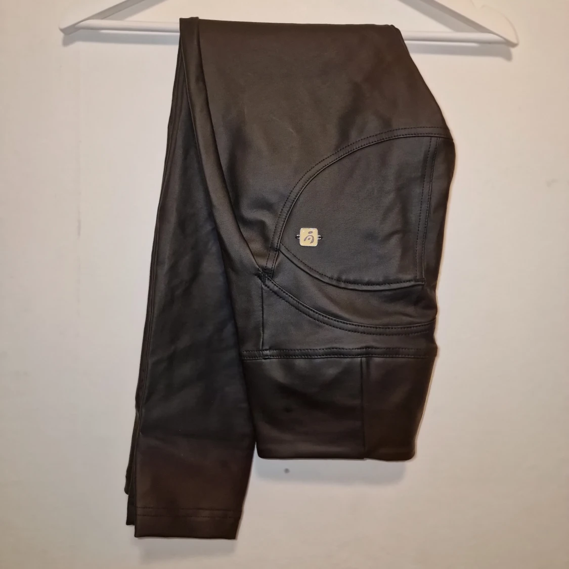 Skinnbyxor från Freddy - 2