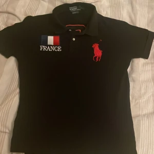Big pony ralphlauren piké  - En snygg Ralph lauren big pony piké utan slitningar eller några defekter, inte så använd kom med prisförslag! Storlek small! Skick: 9/10