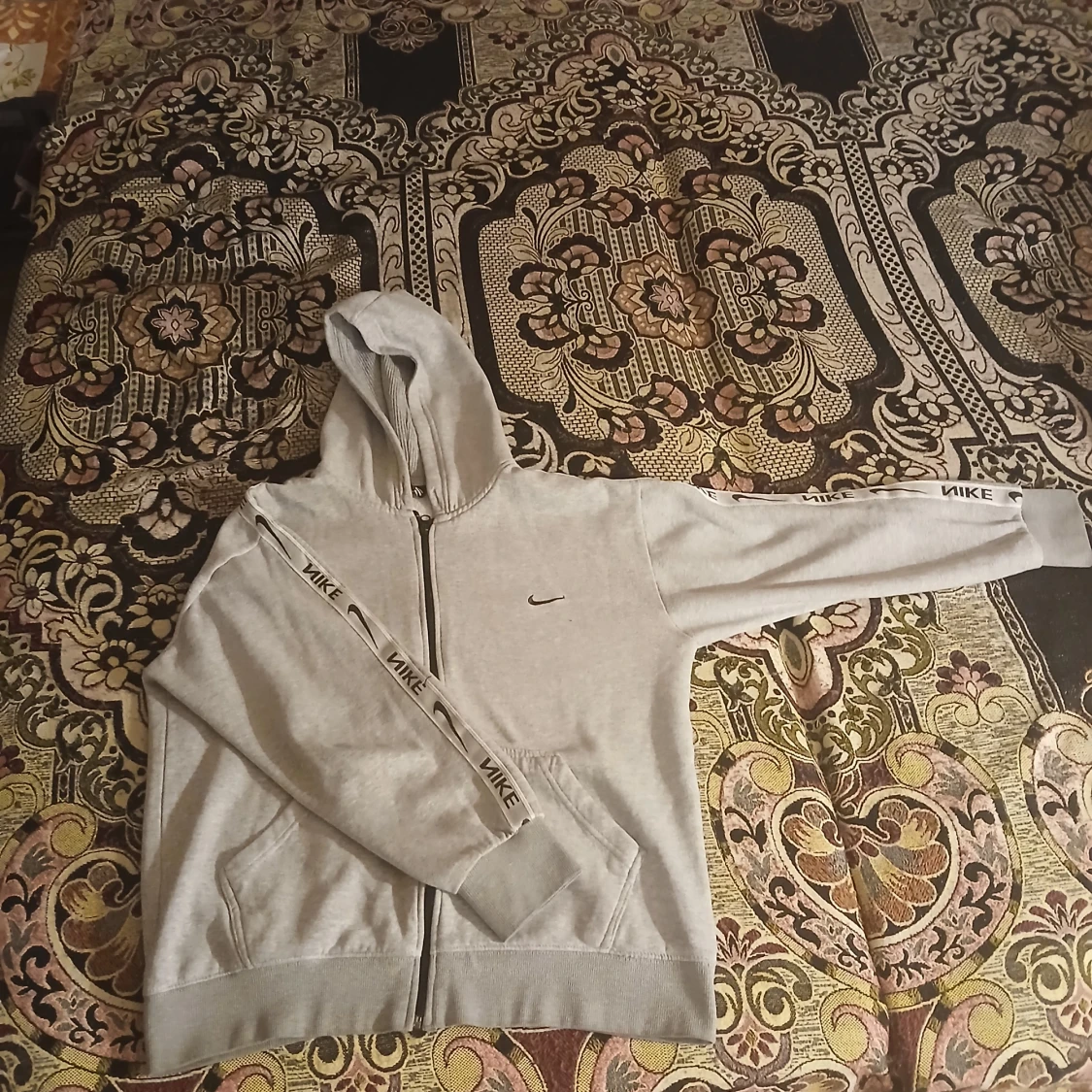 Grå hoodie från Nike tracksuit - 90