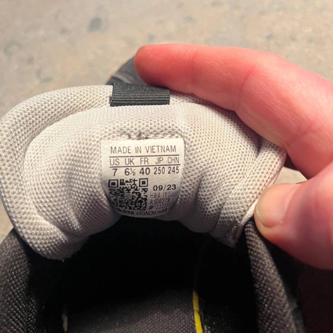 Svarta och vita Adidas sneakers - 93