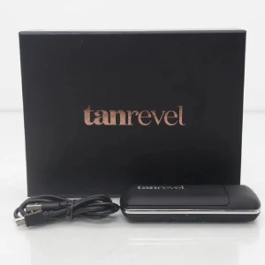 Tanrevel - Snygg och kompakt brun-utan-sol enhet från Tanrevel. Perfekt för en jämn och naturlig solbränna när som helst. Inkluderar USB-kabel för enkel laddning. Kommer i en elegant svart förpackning. Ingen vätska medkommer 