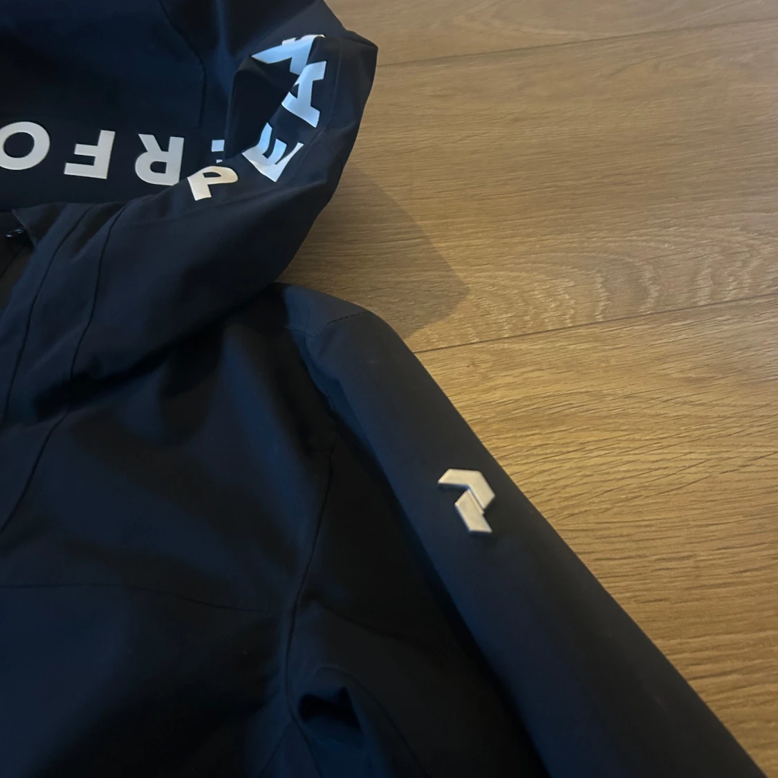 Svart jacka från Peak Performance - 90