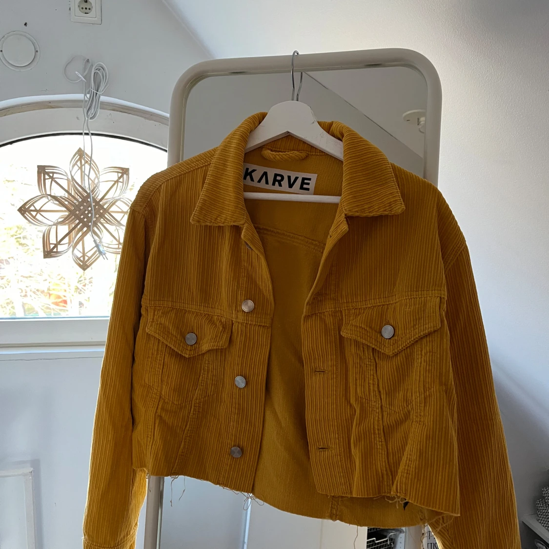Gul manchesterjacka från Karve - 90