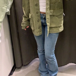 Lågmidjade jeans  - Snygga lågmidjade jeans från zara, oanvända🙌🏼🙏🏼