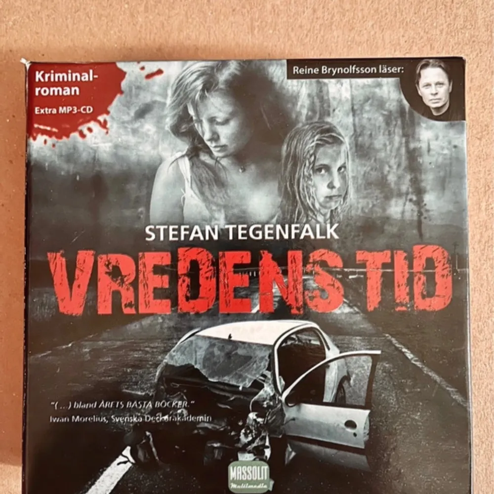 Säljer en spännande kriminalroman av Stefan Tegenfalk, 'Vredens Tid'. Boken är en del av en trilogi. Perfekt för dig som gillar deckare och mystik. Boken handlar om en mystisk bilkrasch och en kriminalkommissarie som försöker lösa fallet. Perfekt för höstmys! 📚. Böcker.