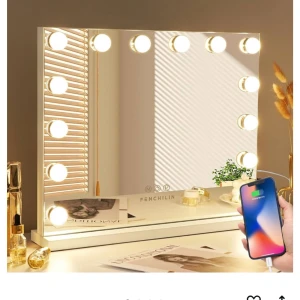 Sminkspegel från Amazon (HÄMTAS I JÖNKÖPING) - Säljer denna fina sminkspegel från Amazon, köpte för 1 år sedan för 1000kr men inte använt så mycket, därav fortfarande super skick❣️❣️❣️går inte att frakta smidigt så köpare får komma och hämta i Jönköping ❣️Fråga gärna om fler bilder❤️