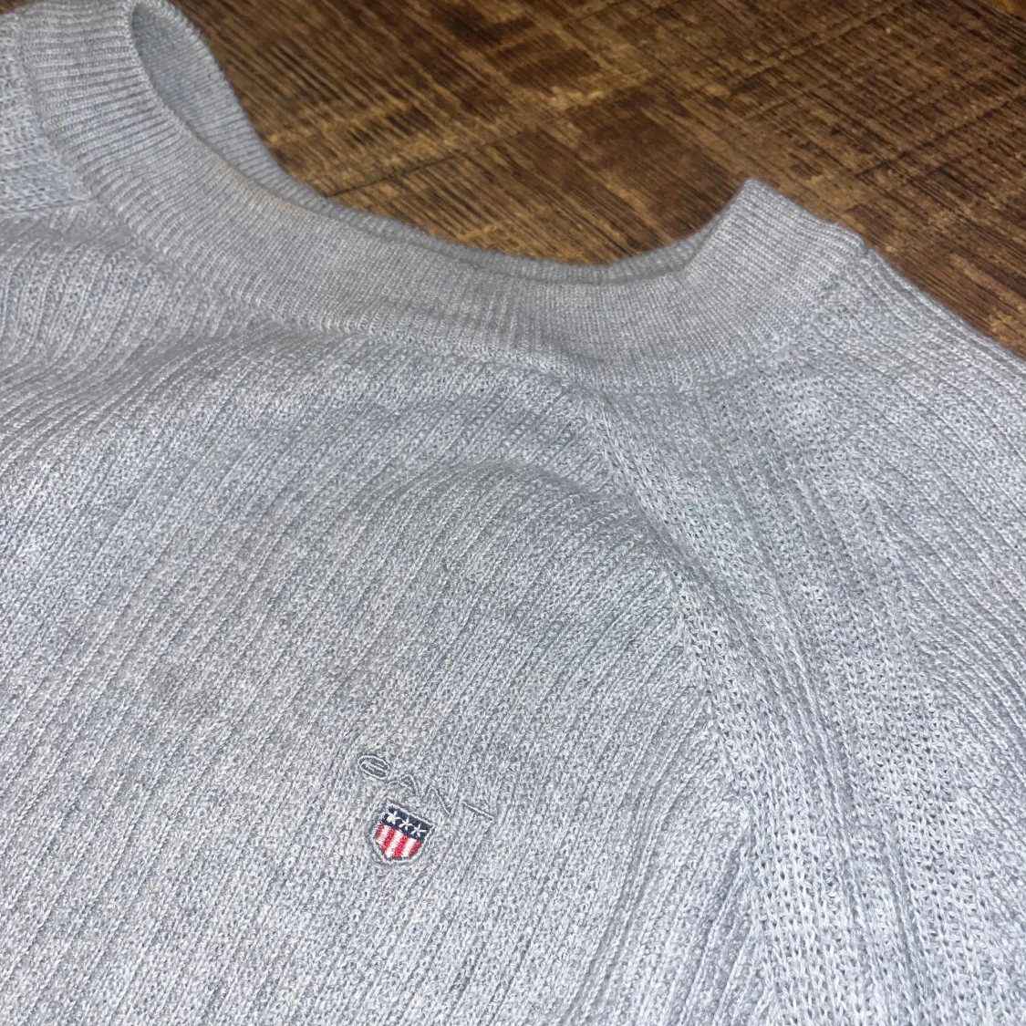 Grå stickad tröja från Gant - 92