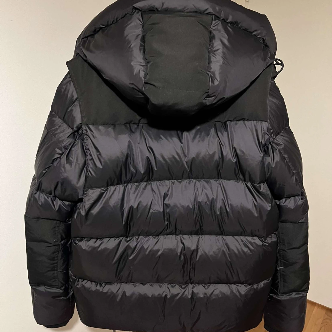 Svart dunjacka från Burberry - 92