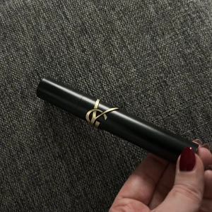 Svart mascara från YSL - Säljer en svart mascara från YSL. Endast testad. 