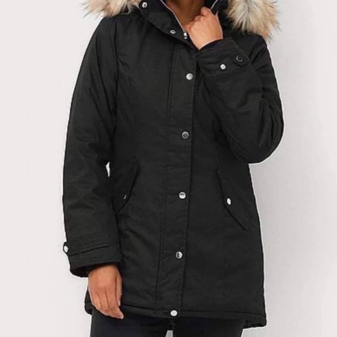 Svart parkajacka med päls - 91