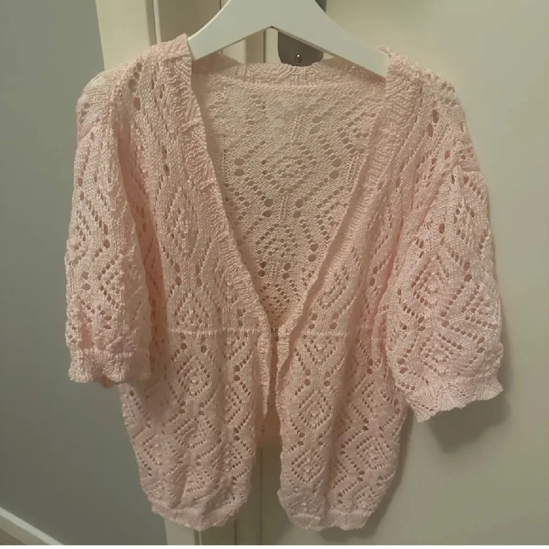 Rosa stickad kofta