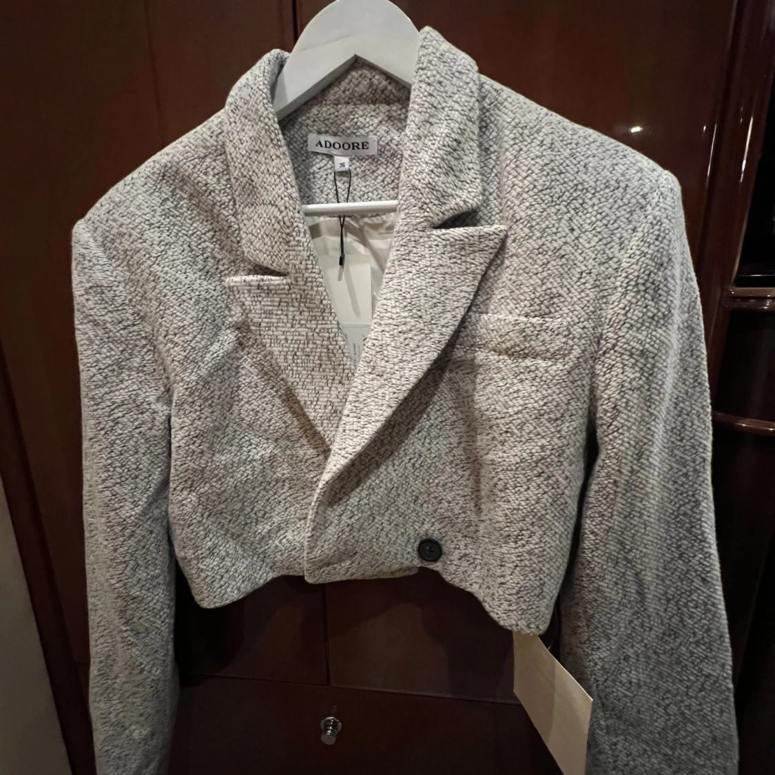 Grå croppad kavaj från ADOORE