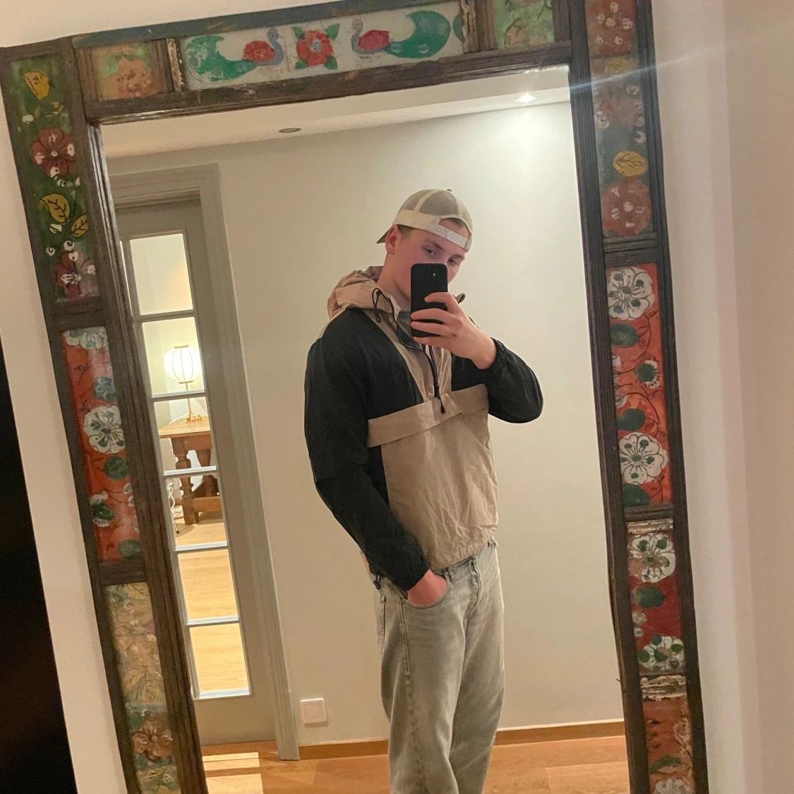 Beige och svart vindjacka - 90