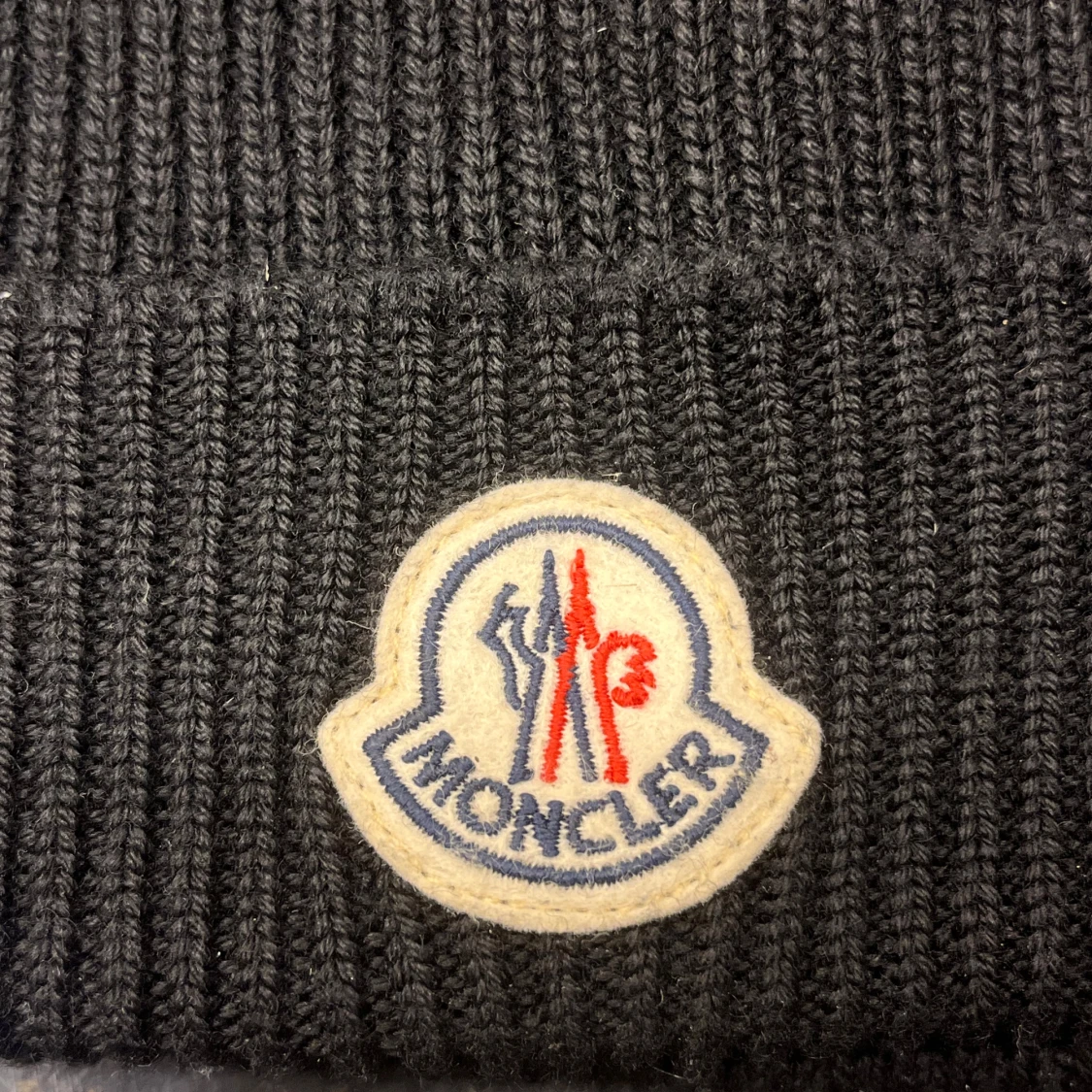 Moncler mössa - 90