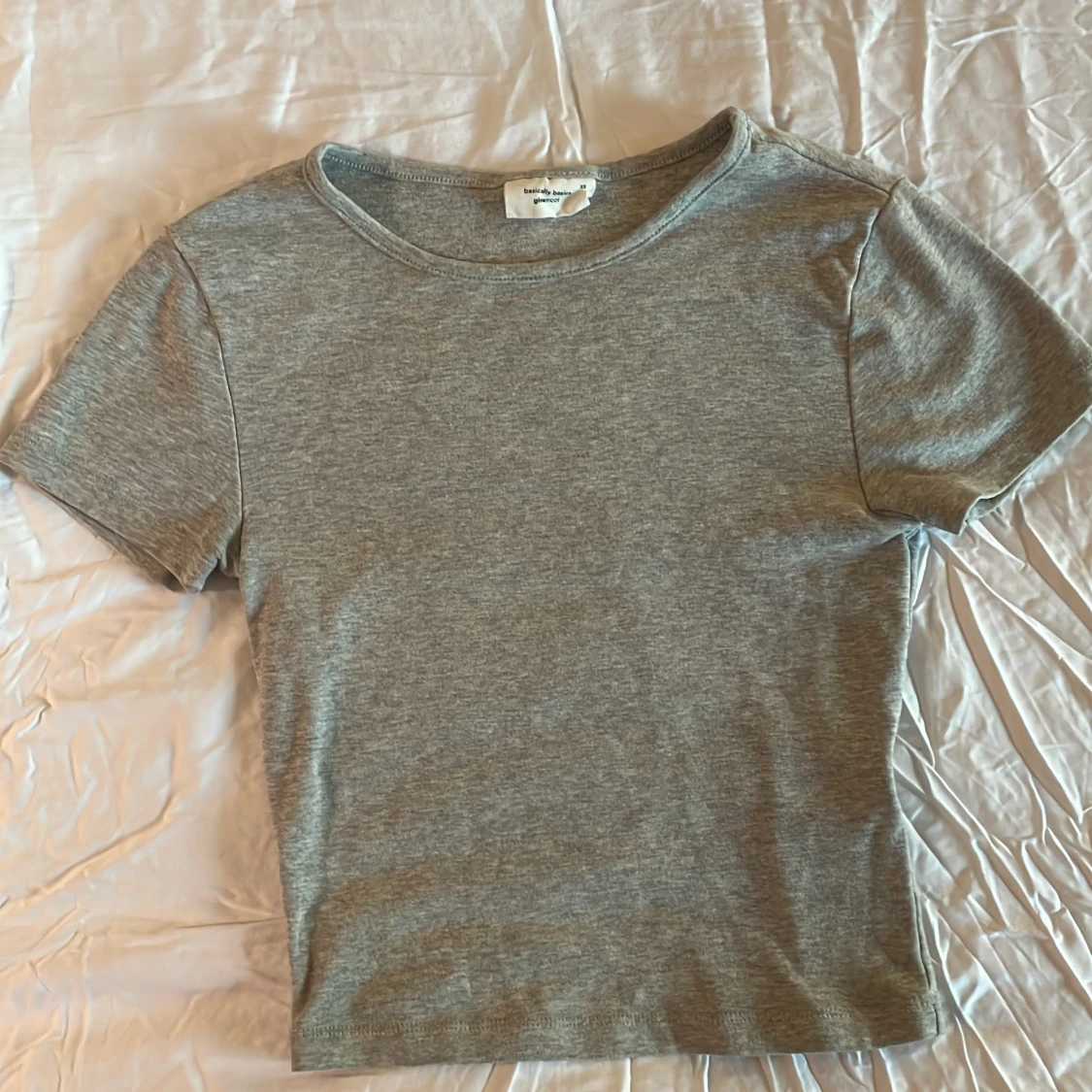 Grå t-shirt från Gina Tricot