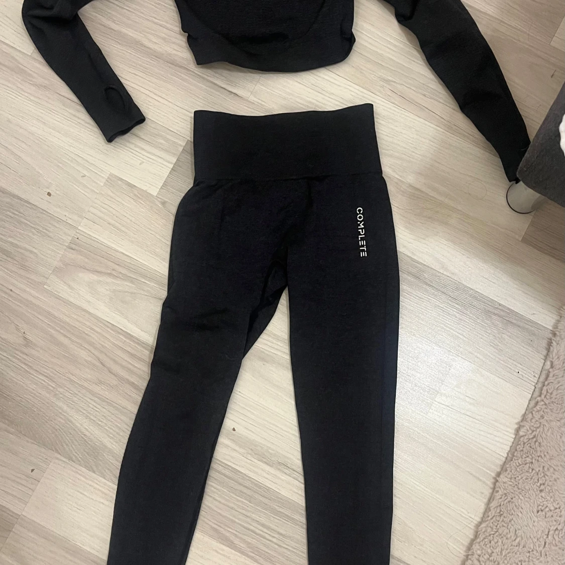 Mörkgrått träningsset från complete