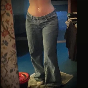 Baggy jeans  - Lowwaist baggy jeans. Köptes på Plick så de är lånade bilder. Säljs då jag inte använder dem💕 
