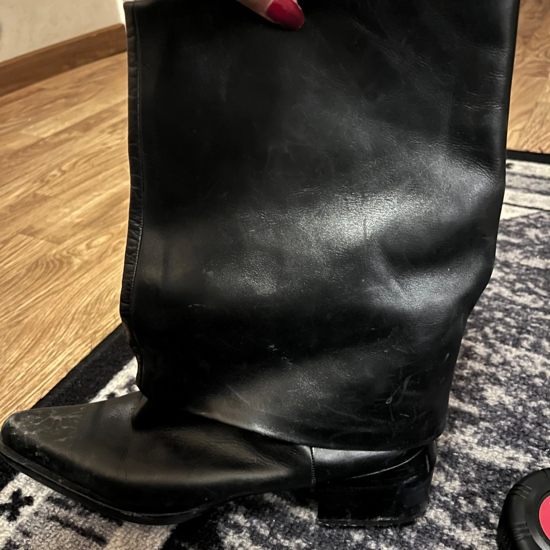 Svarta stövlar med spetsig tå - 92