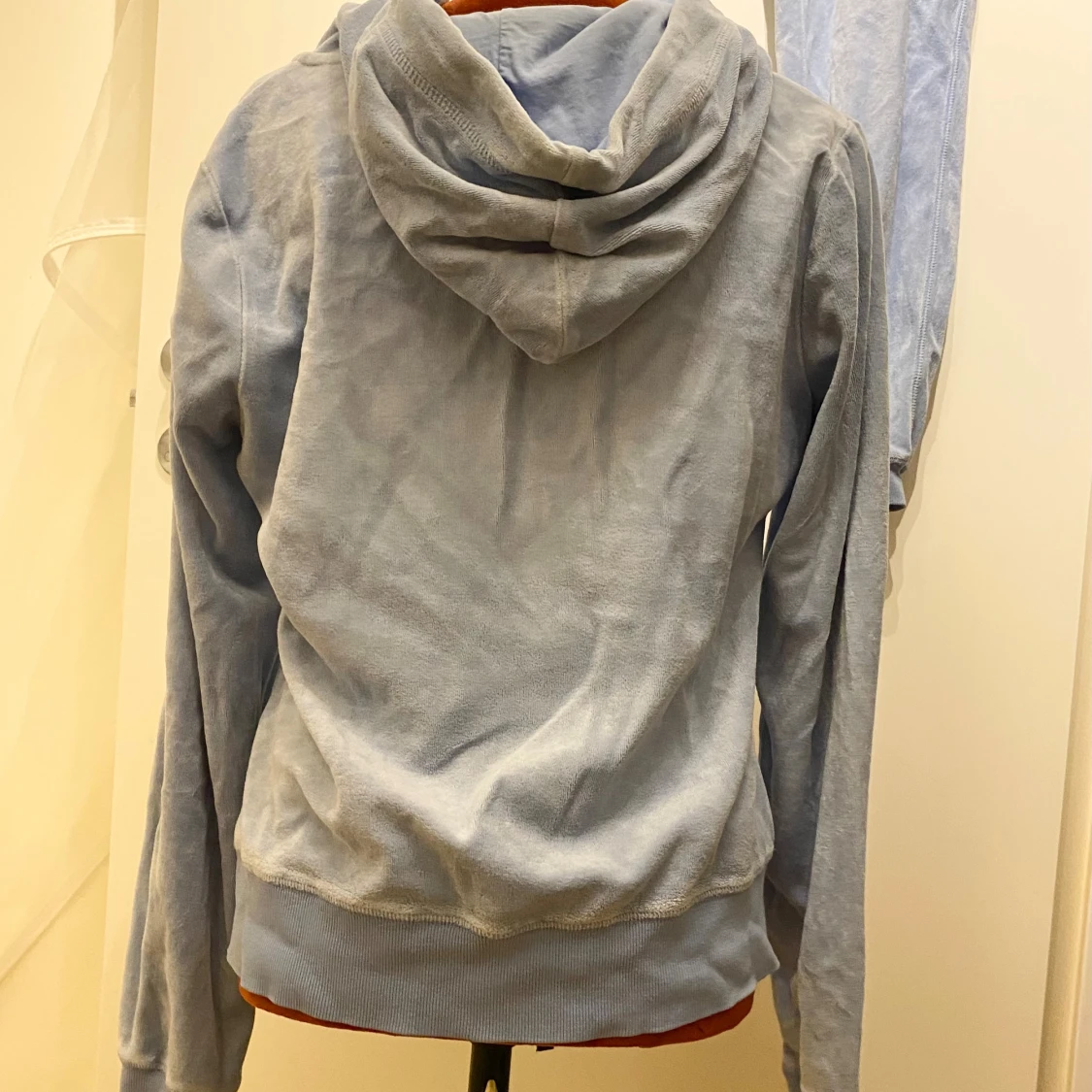 Ljusblå huvtröja med dragkedja från Cubus L - 91