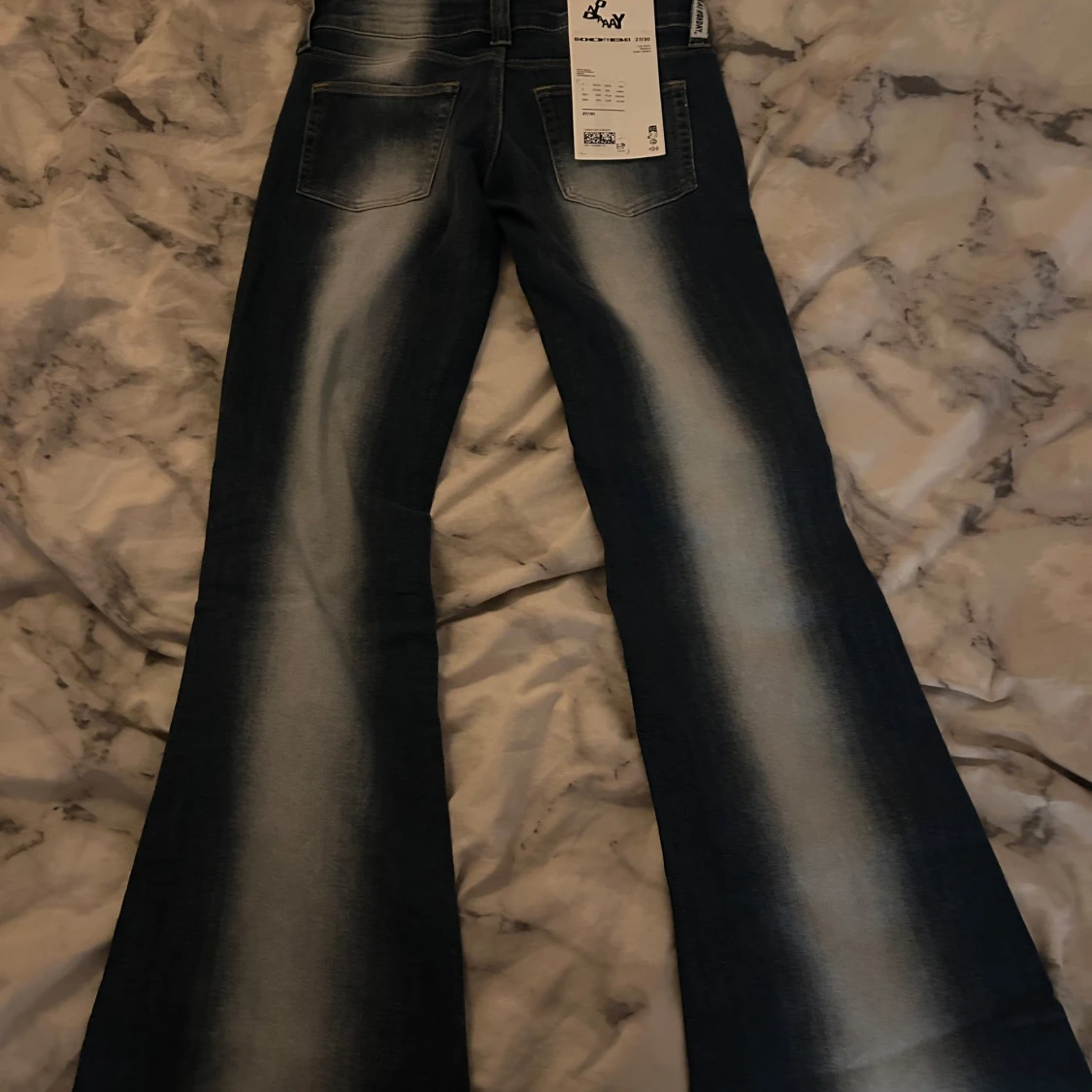 Blå bootcut jeans från weekday - 90