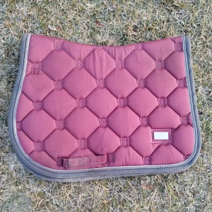 Equestrian Stockholm schabrak - Snyggt es schabrak säljes. Stl full, hoppmodell. Fint skick. 