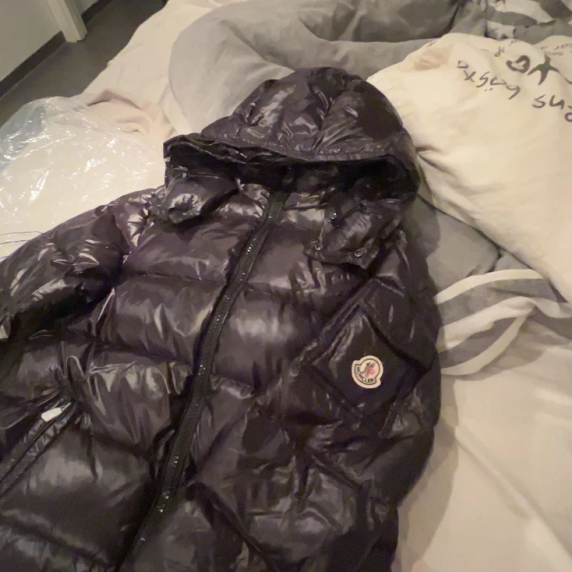 Svart dunjacka från Moncler