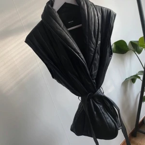 Väst - Bikbok väst🖤